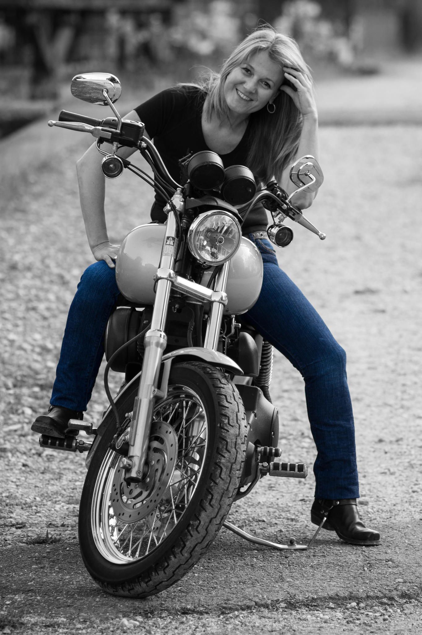 Harley-Davidson - Girl on girl action